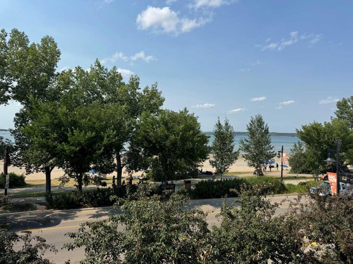 Property Photo:  4415 Lakeshore Drive #2  AB T4S 1C7 