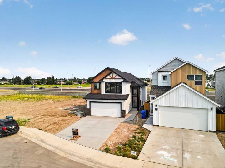 Property Photo:  4313 25 Avenue S  AB T1K 8K2 