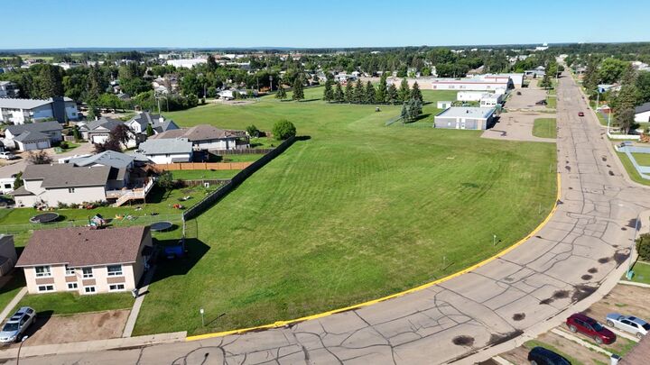 Property Photo: 5716 Evergreen Drive AB T0G 1E0