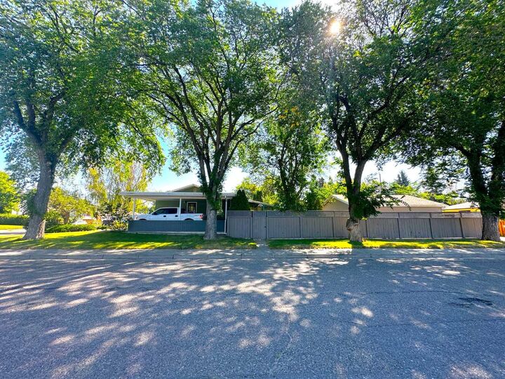Property Photo: 1806 13 Avenue S AB T1K 0S2