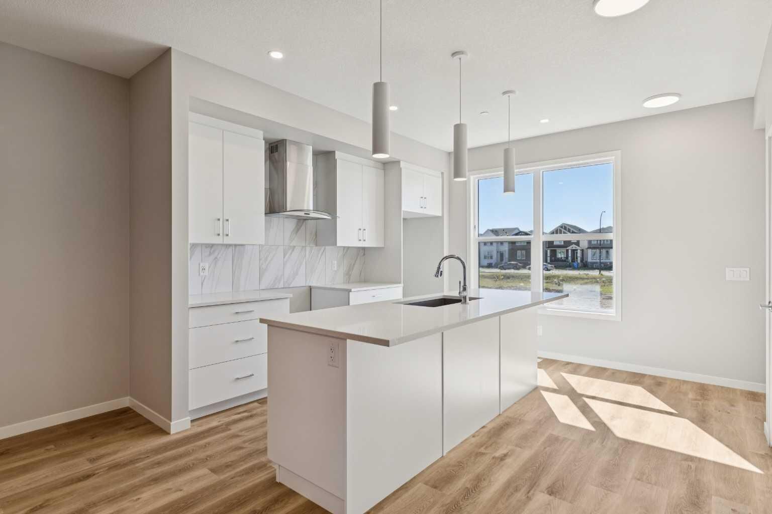 Property Photo:  471 Hotchkiss Manor SE  AB T3S 0N3 