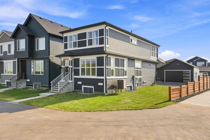 Property Photo:  20305 45 Street SE  AB T3M 3W2 