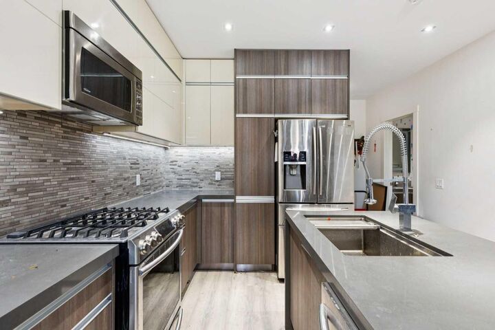 Property Photo:  108 13 Avenue NE 409  AB T2E 7Z1 