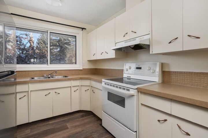 Property Photo:  36 Grandview Crescent  AB T4V 2K6 
