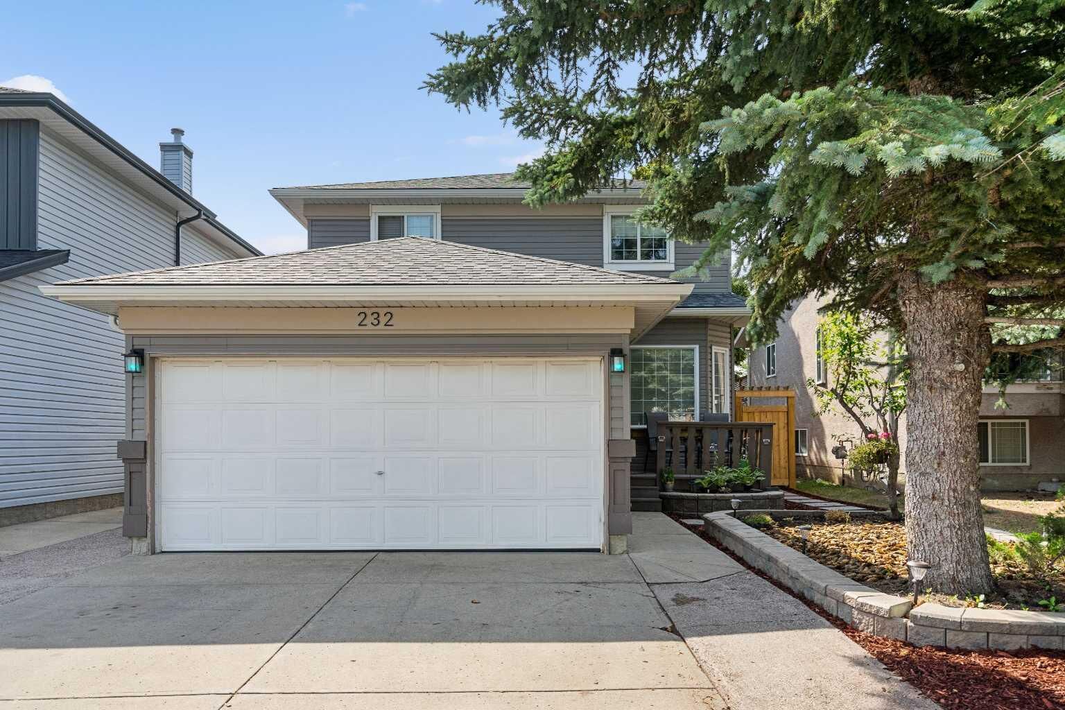 Property Photo: 232 Harvest Glen Place NE AB T3K 4J1