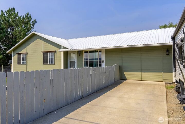 Property Photo: 5 Sand Flat Road WA 98841