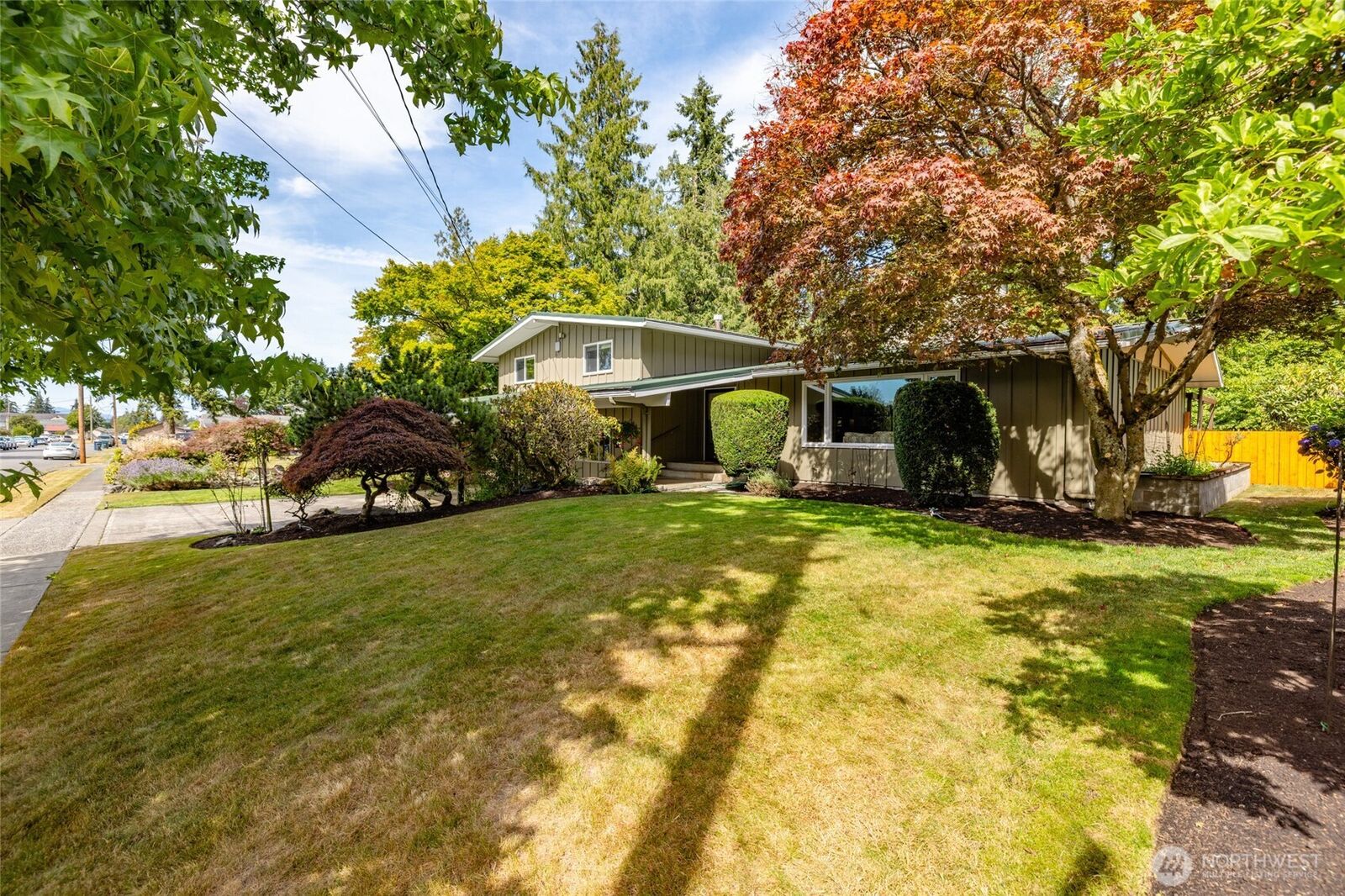 Property Photo:  300  Claremont Place  WA 98274 
