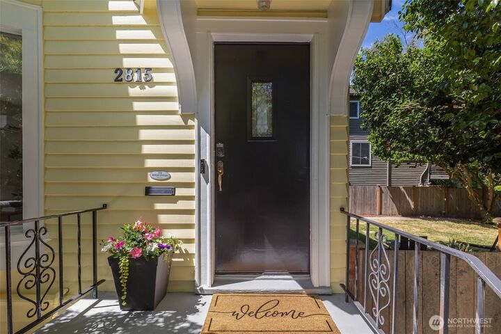Property Photo:  2815  8th Avenue W  WA 98119 
