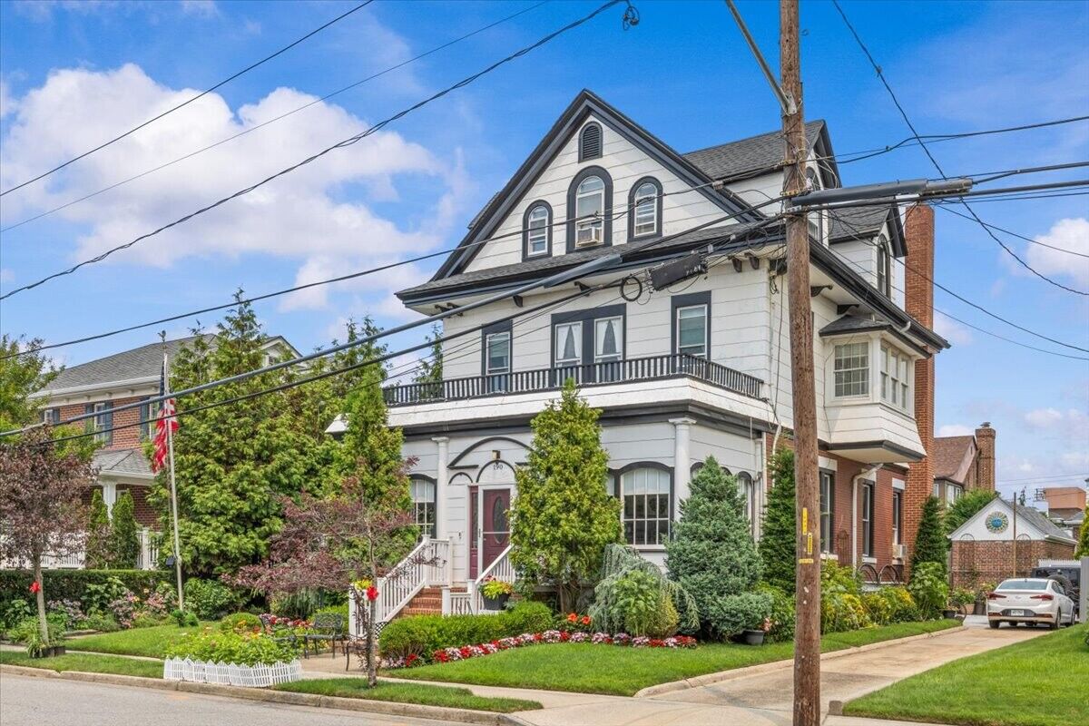 Property Photo:  190 Beach 137th Street  NY 11694 