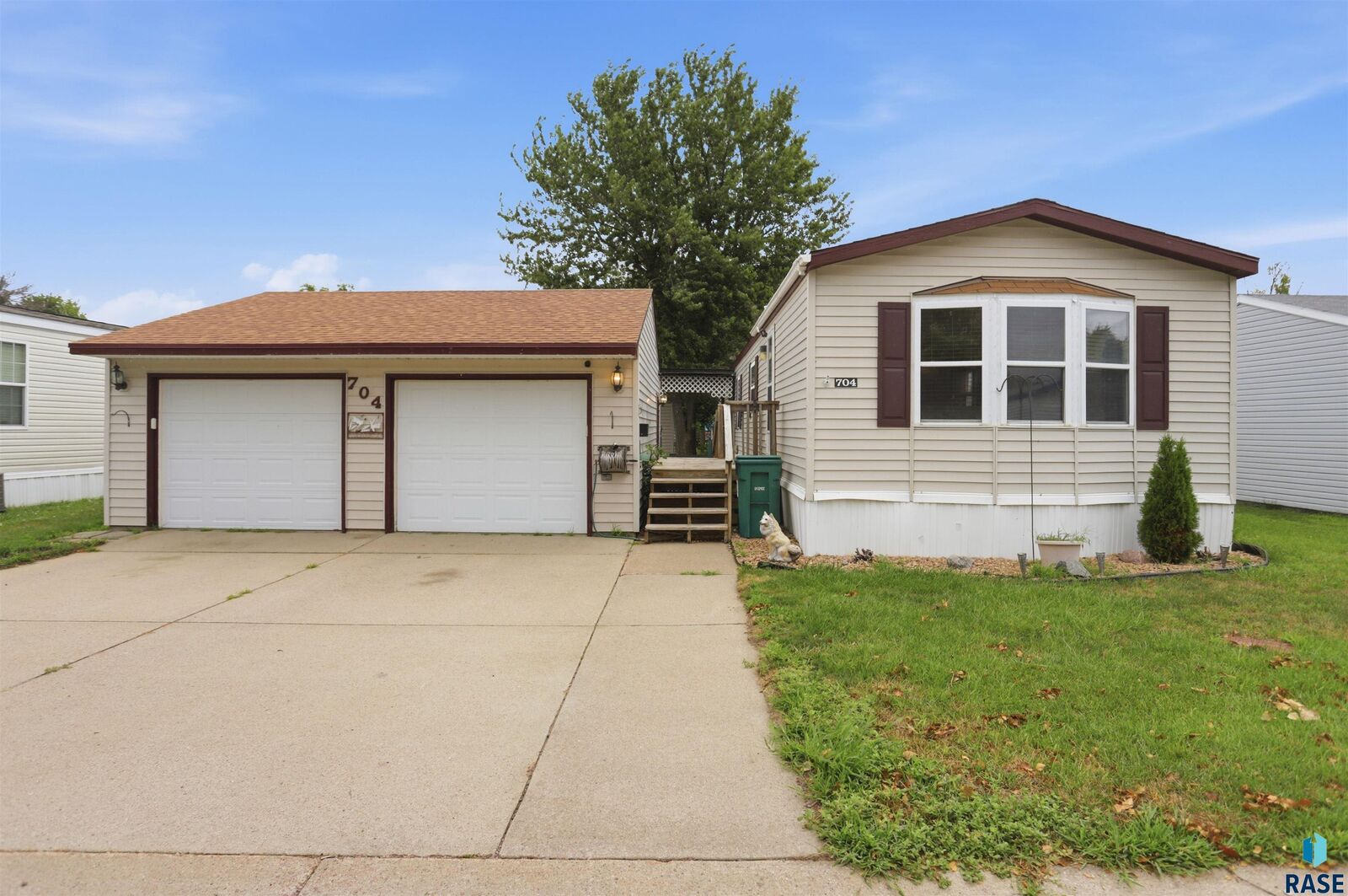 Property Photo:  704 N Redbird Pl  SD 57107 