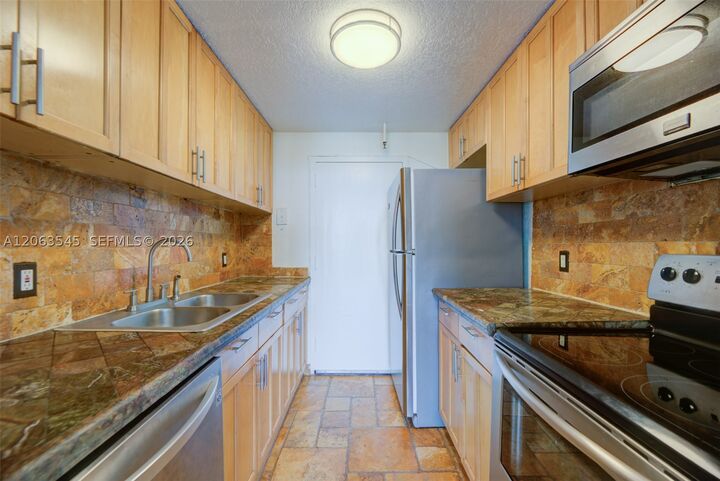 Property Photo: 2350 NE 135th St 1503 FL 33181