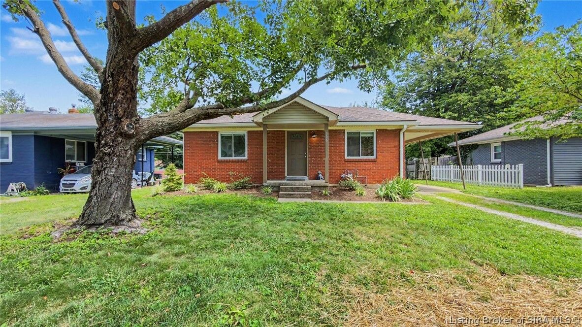 Property Photo: 906 Morris Avenue IN 47130