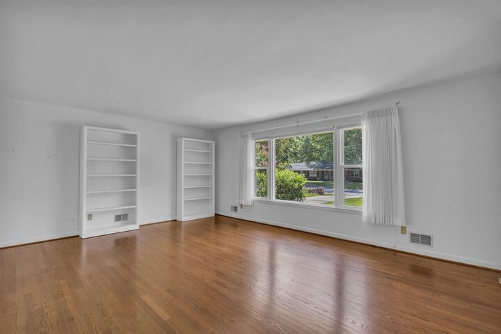 Property Photo: 402 Springwood Drive SC 29302