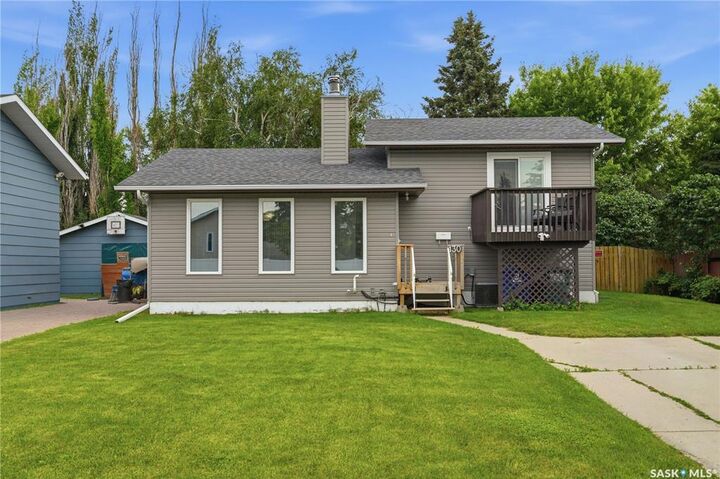 Property Photo:  130 Flavelle Crescent  SK S7L 6L2 