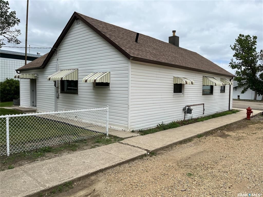 Property Photo: 43 2nd Avenue E SK S0H 2K0