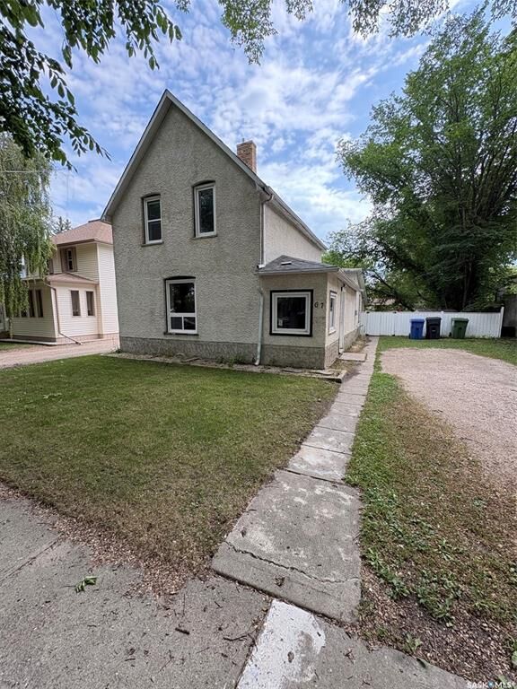Property Photo:  67 Assiniboia Avenue  SK S3N 1N7 