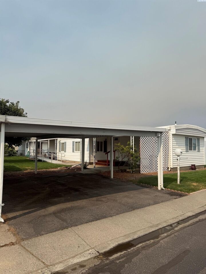 Property Photo: 7901 W Clearwater Unit #157 WA 99336