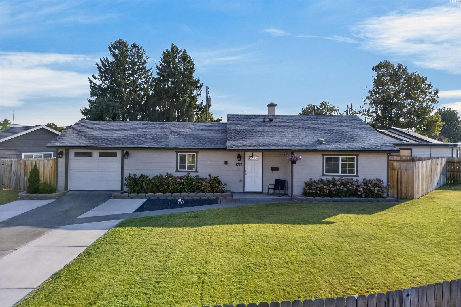 Property Photo:  1321 W 3rd Ave  WA 99336 