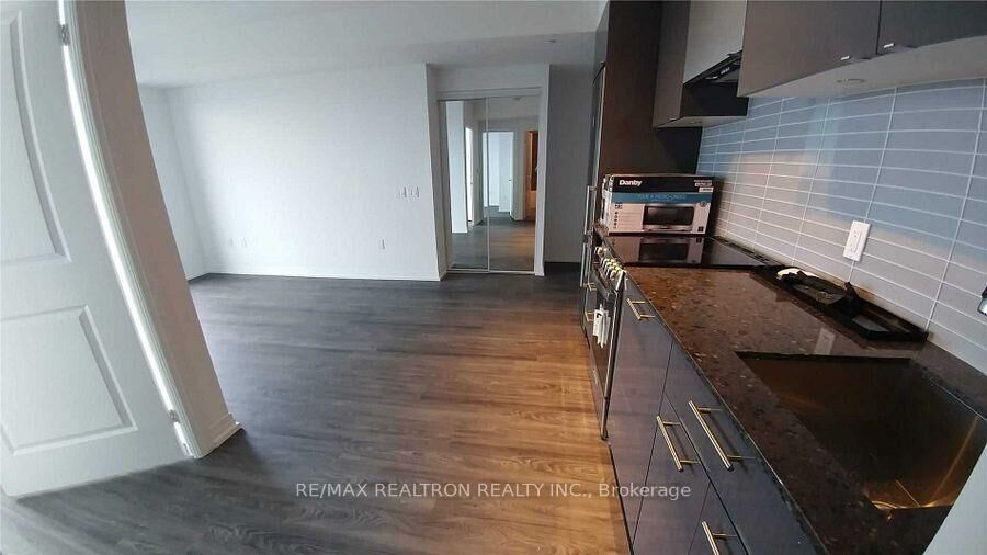 Property Photo:  251 Jarvis Street 4013  ON M3B 0C3 