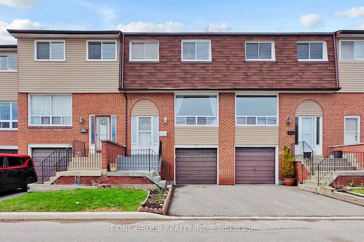 Property Photo: 3025 Cedarglen Gate 75 ON L5C 2V7