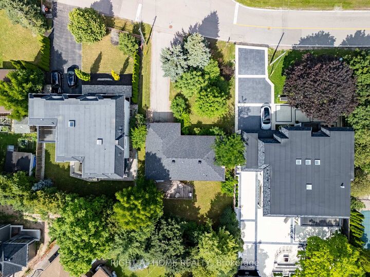 Property Photo: 398 Tennyson Drive ON L6L 3Z1