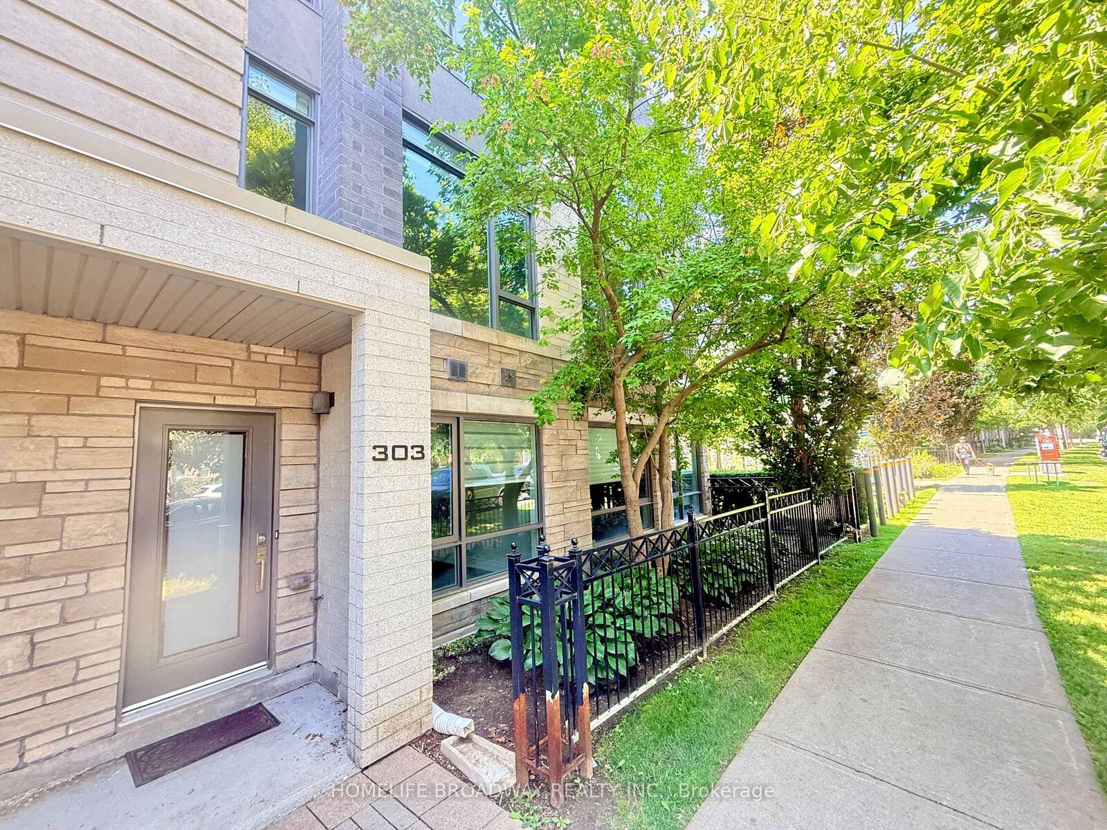 Property Photo: 303 South Park Road ON L3T 7W1