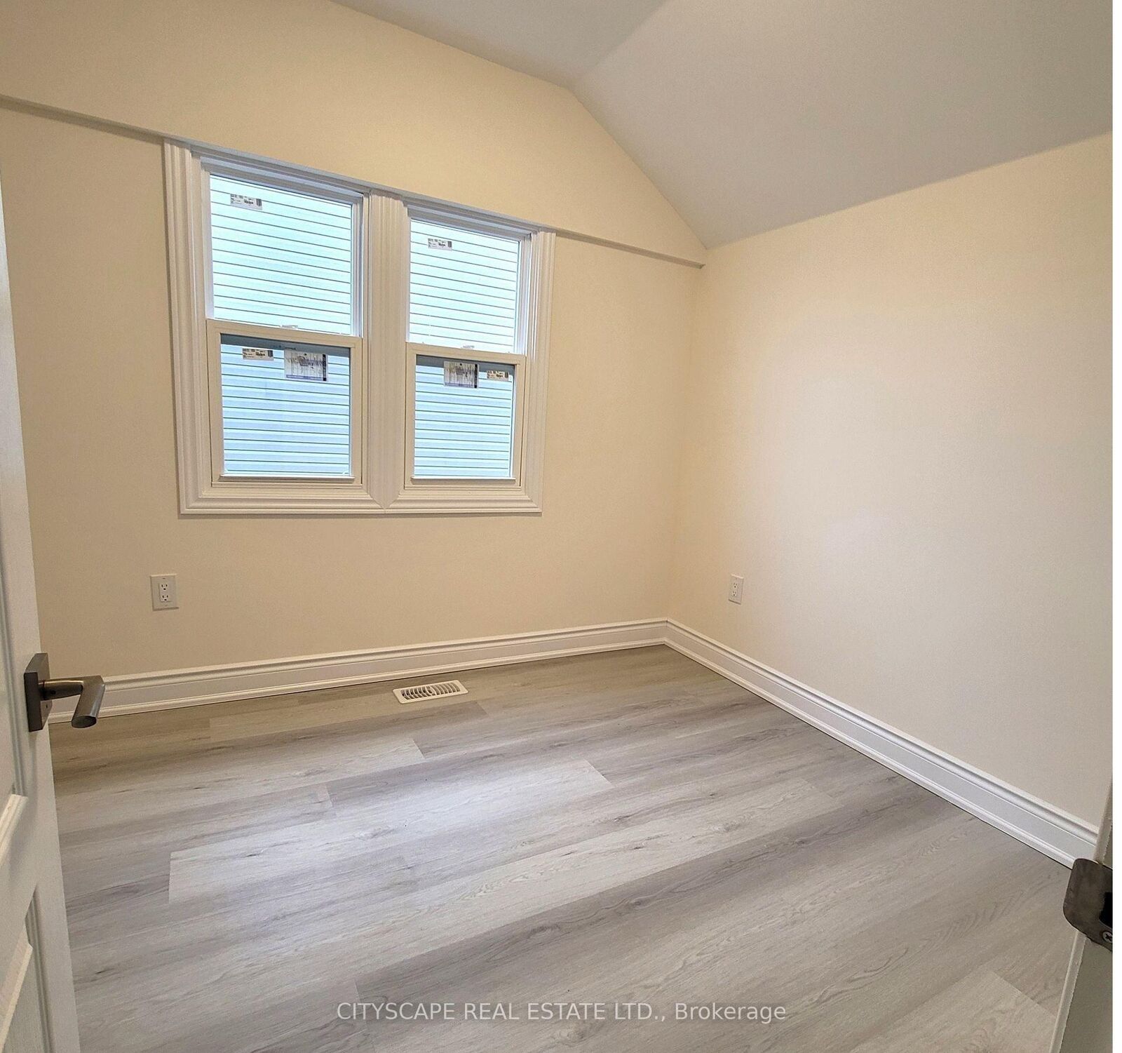 Property Photo: 69 Vine Street W 2 ON L2R 3X9