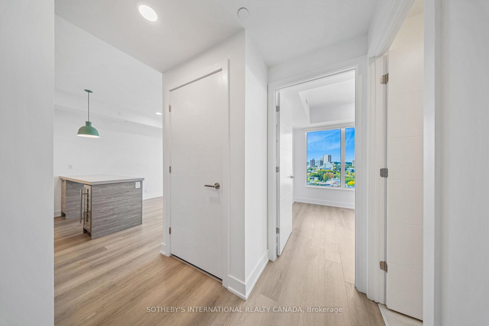 Property Photo:  484 Spadina Avenue 1601  ON M5S 0E4 
