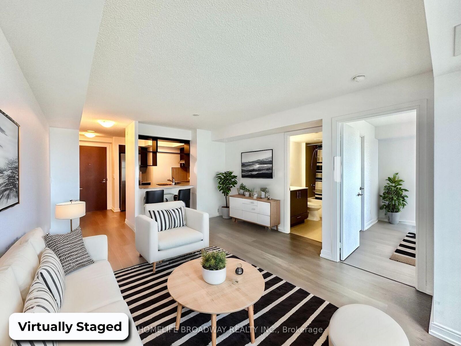 Property Photo:  255 Village Green Square 2410  ON M1S 0L7 