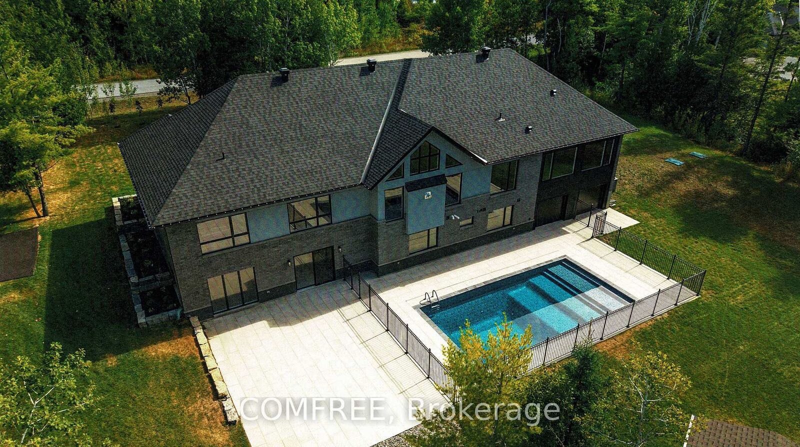 Property Photo: 135 Cherryhill Drive ON K0A 1L0