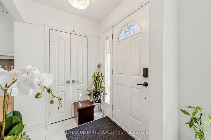 Property Photo: 48 Venetian Crescent ON M3N 2L8