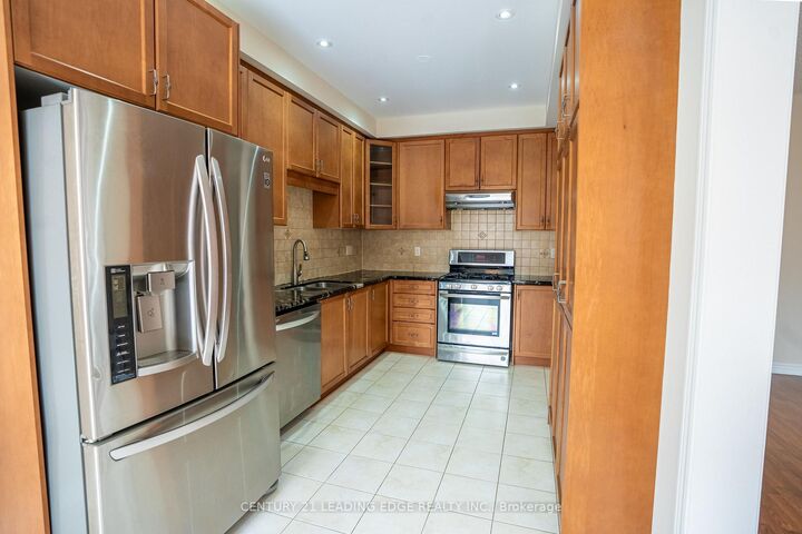Property Photo:  3229 Edwyna Drive  ON L5M 0V3 
