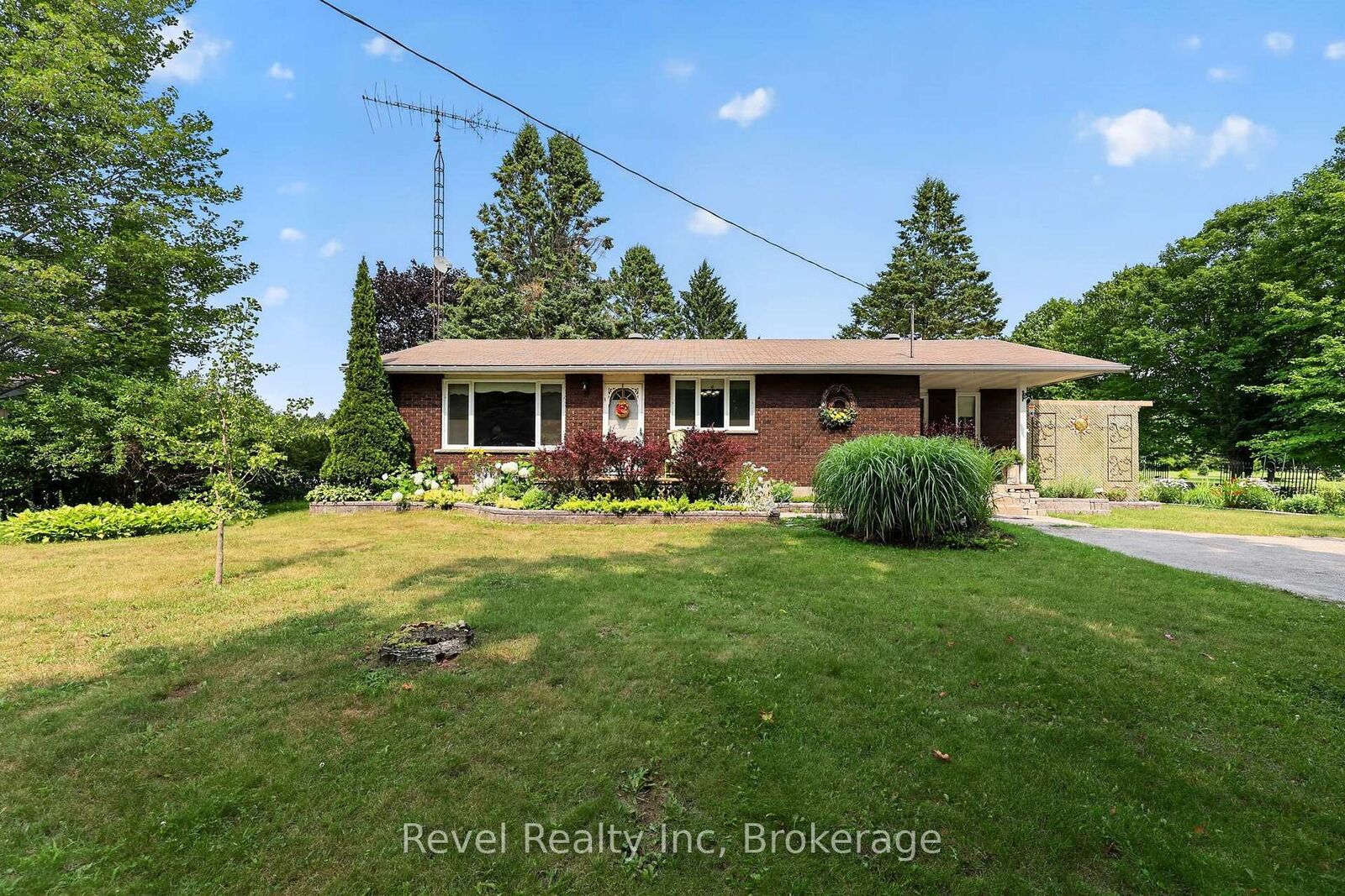 Photo de la propriété:  459 Cedar Point Road  ON L9M 0J5 