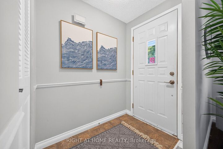Property Photo: 6 Bardadyn Court ON L2N 6R2
