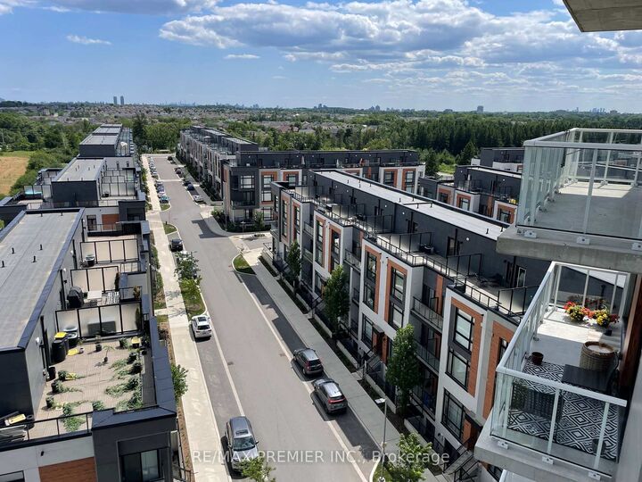 Property Photo:  6 David Eyer Road 811  ON L4S 0N5 