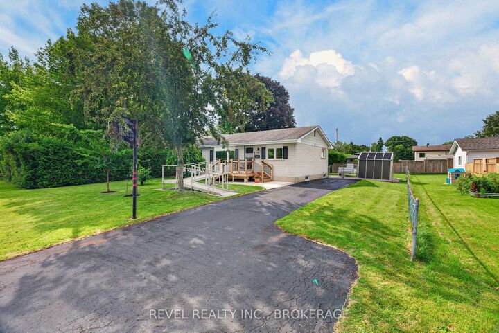 Property Photo: 813 Camberley Crescent ON K7M 4C6