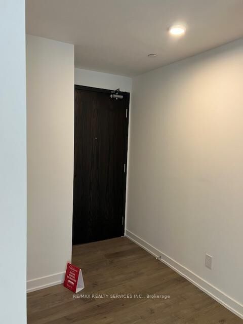 Property Photo: 56 Lakeside Terrace SE 610 ON L4M 7B9