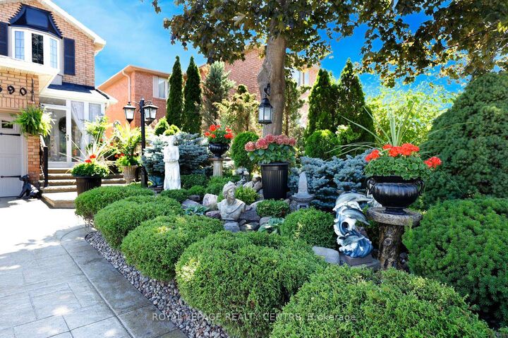 Property Photo: 690 Ashprior Avenue ON L5R 3N8