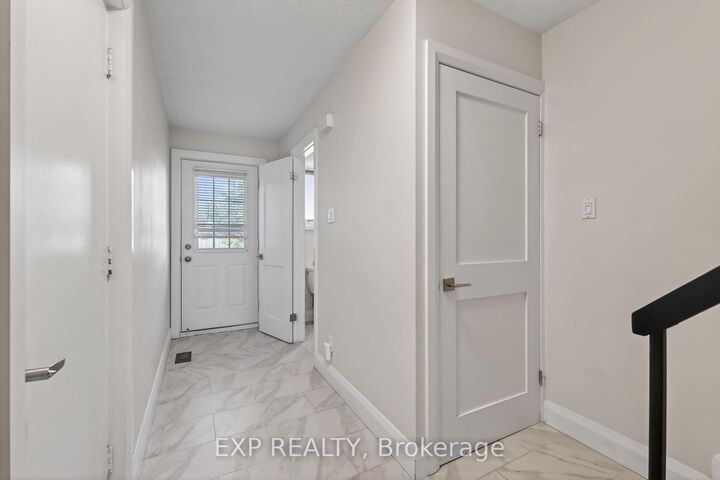 Property Photo: 1551 Hoskins Crescent ON K1C 2G3