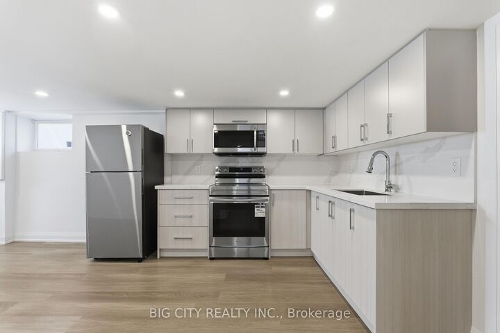 Property Photo:  203 Park Road S (Lower)  ON L1J 4H1 