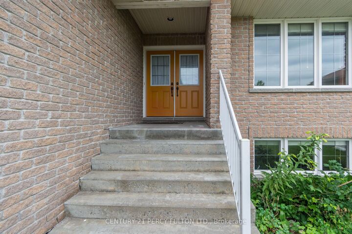 Property Photo: 28 Freedom Crescent ON K8V 0C1