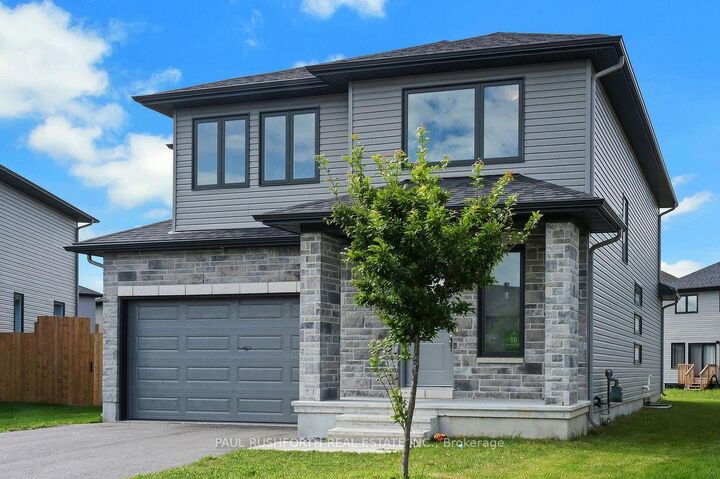 Property Photo:  30 Dowdall Circle  ON K7C 0S4 