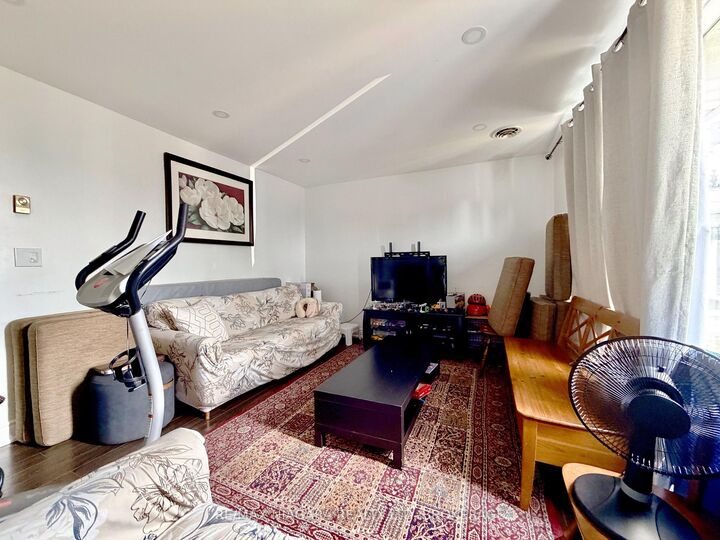 Property Photo:  6475 Taylor Street Upper  ON L2G 2E9 