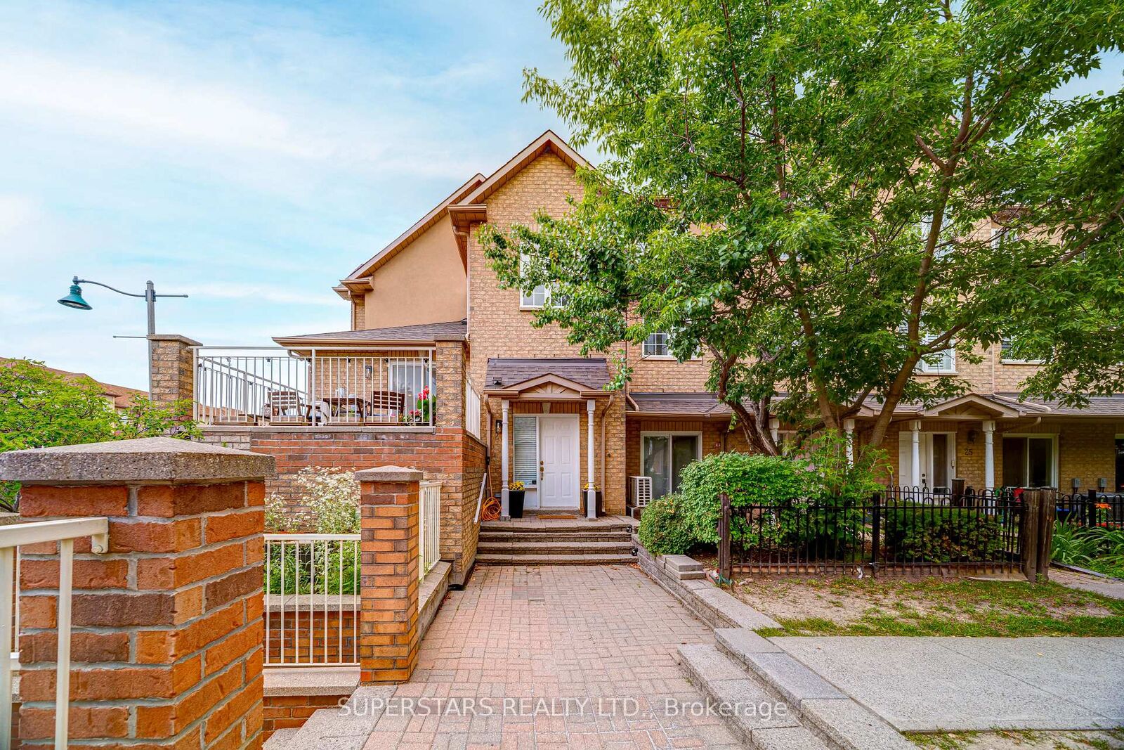 Property Photo: 10 Cox Boulevard 27 ON L3R 4G2