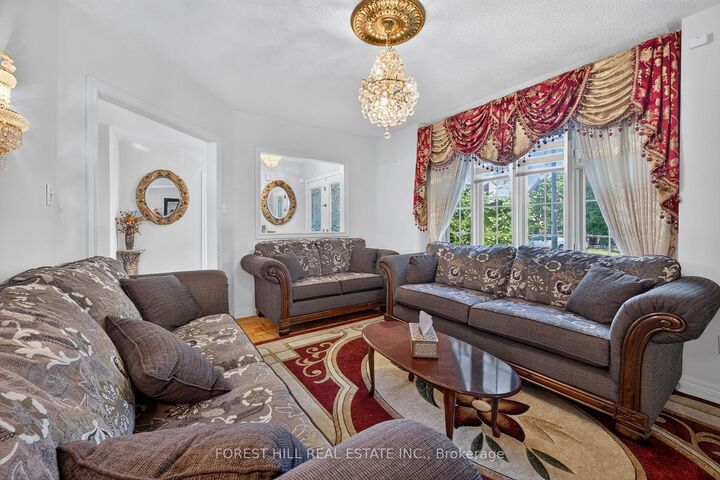 Property Photo: 2 Ludford Drive ON L4B 4H6