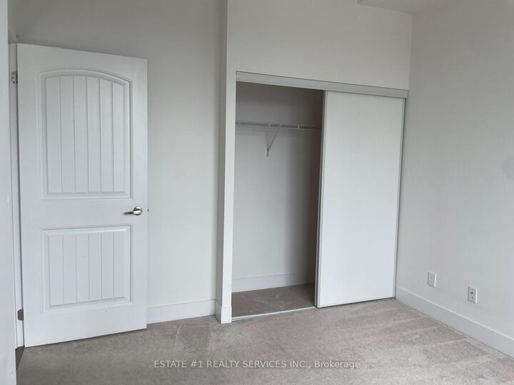 Property Photo: 7 Kenaston Gardens 812 ON M2K 0E9