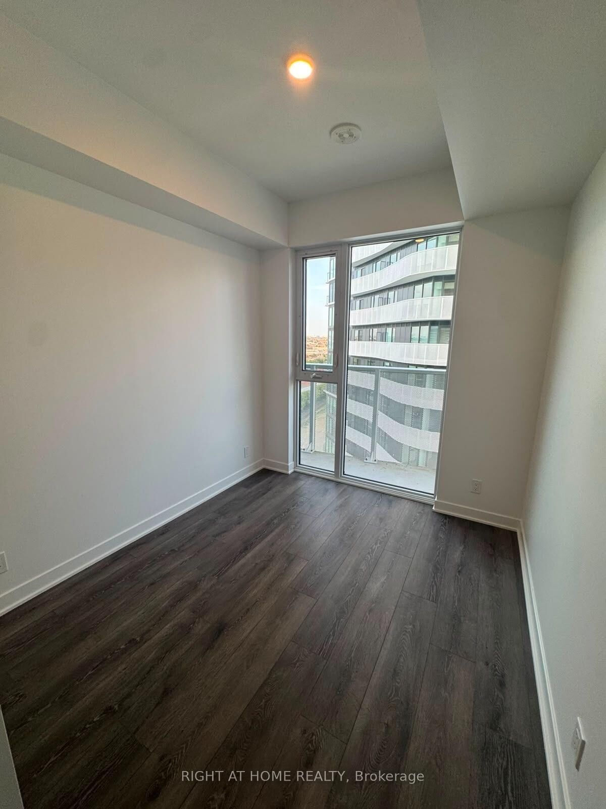 Property Photo:  10 Flavelle Trail 1704  ON L4L 1V8 