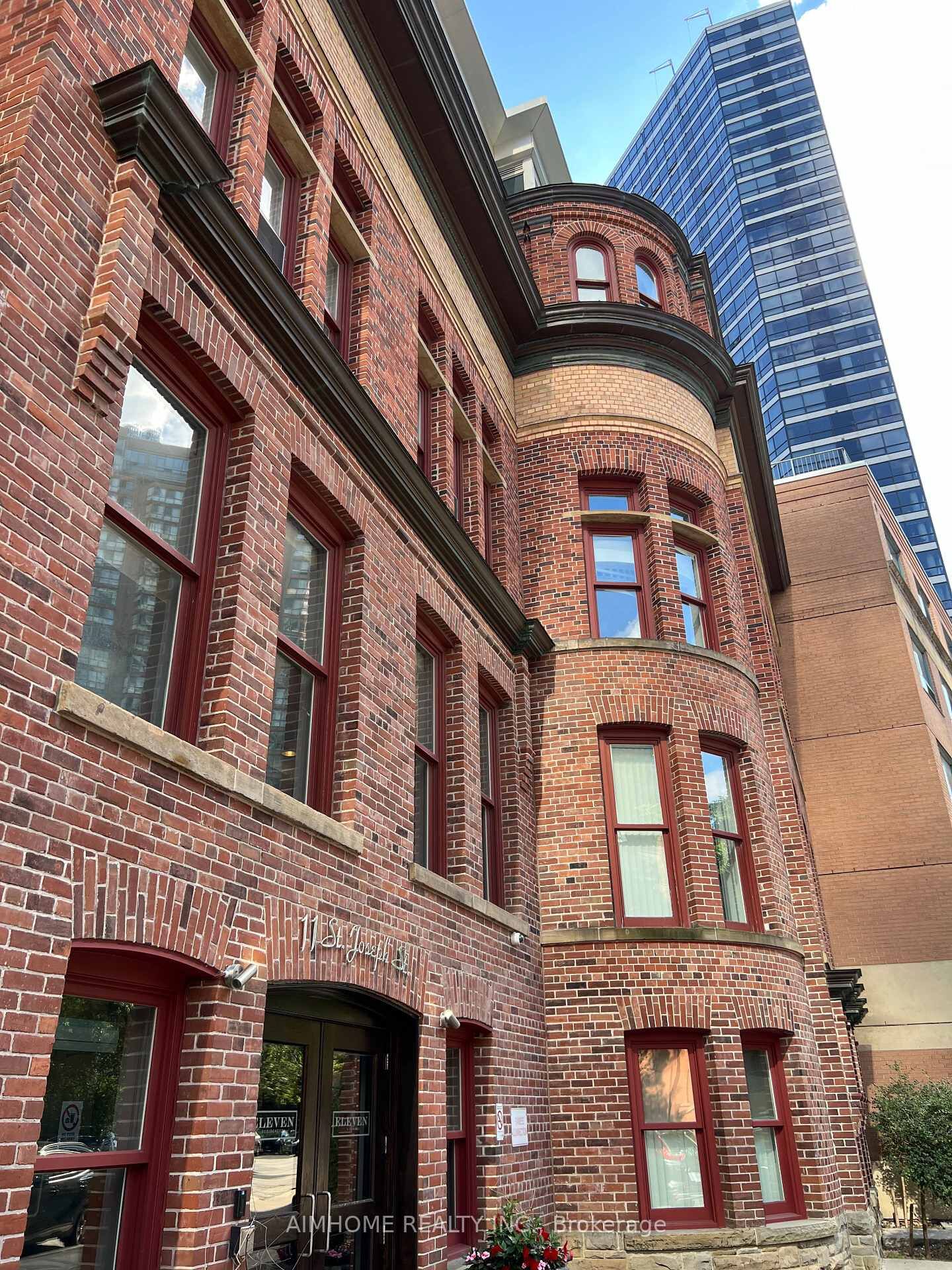 Property Photo: 11 St. Joseph Street 903 ON M4Y 1J8