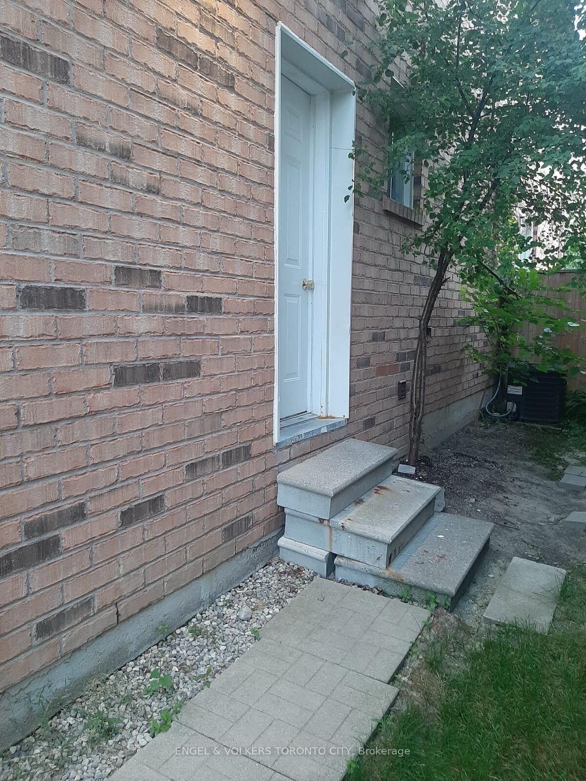 Property Photo:  23 Sweet Water Crescent Bsmt  ON L4S 2A9 