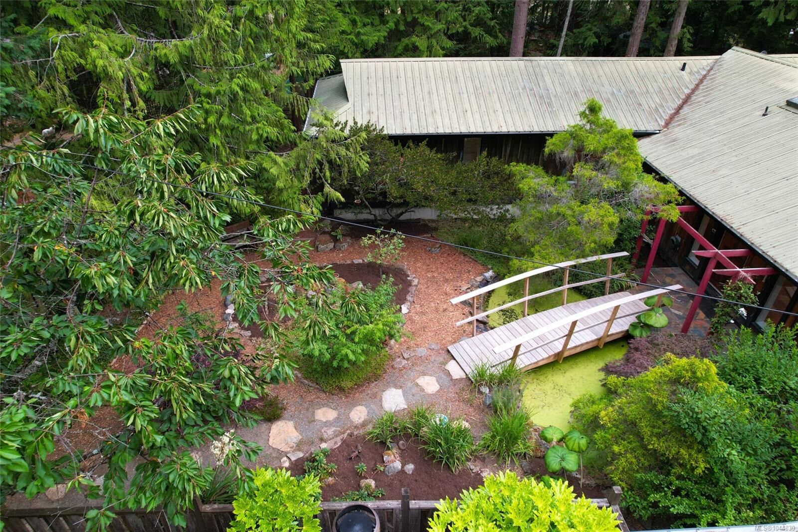 Property Photo: 395 Lyngail Pl BC V0R 1X1